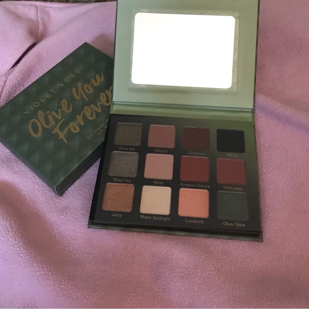 Violet Voss’ eye shadow palette NIB